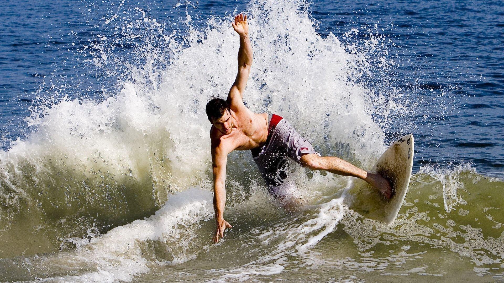 让一下让一下,下班了!赛场新星林默的绝杀时刻与体育精神的时代回响