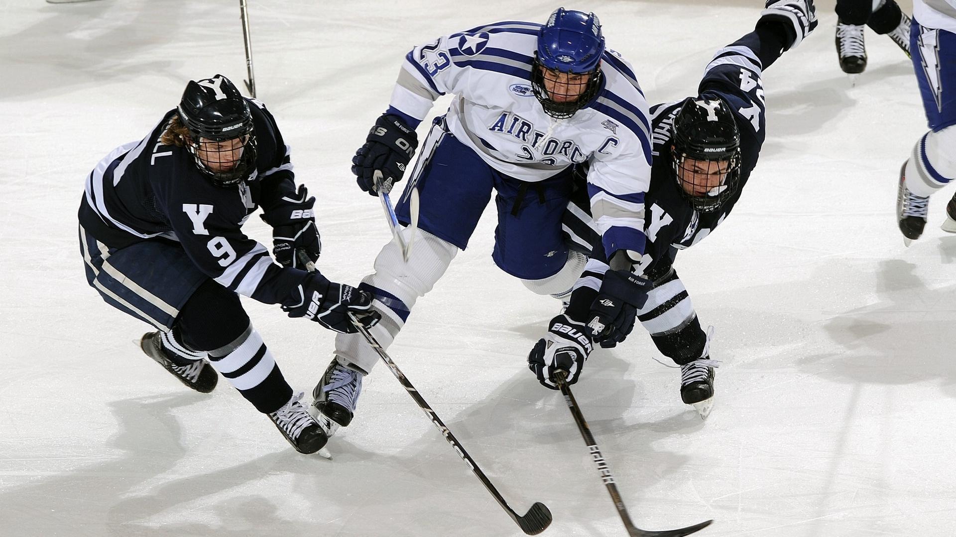布朗当众再露不满，西蒙斯与富尔茨必须改善投篮