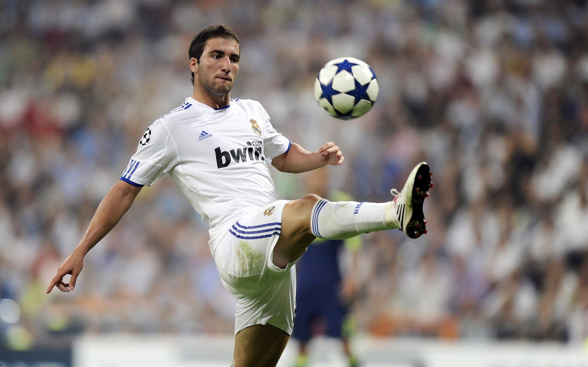 每体曝皇马更衣室权力更迭,维尼修斯地位下滑,姆巴佩接掌核心权杖