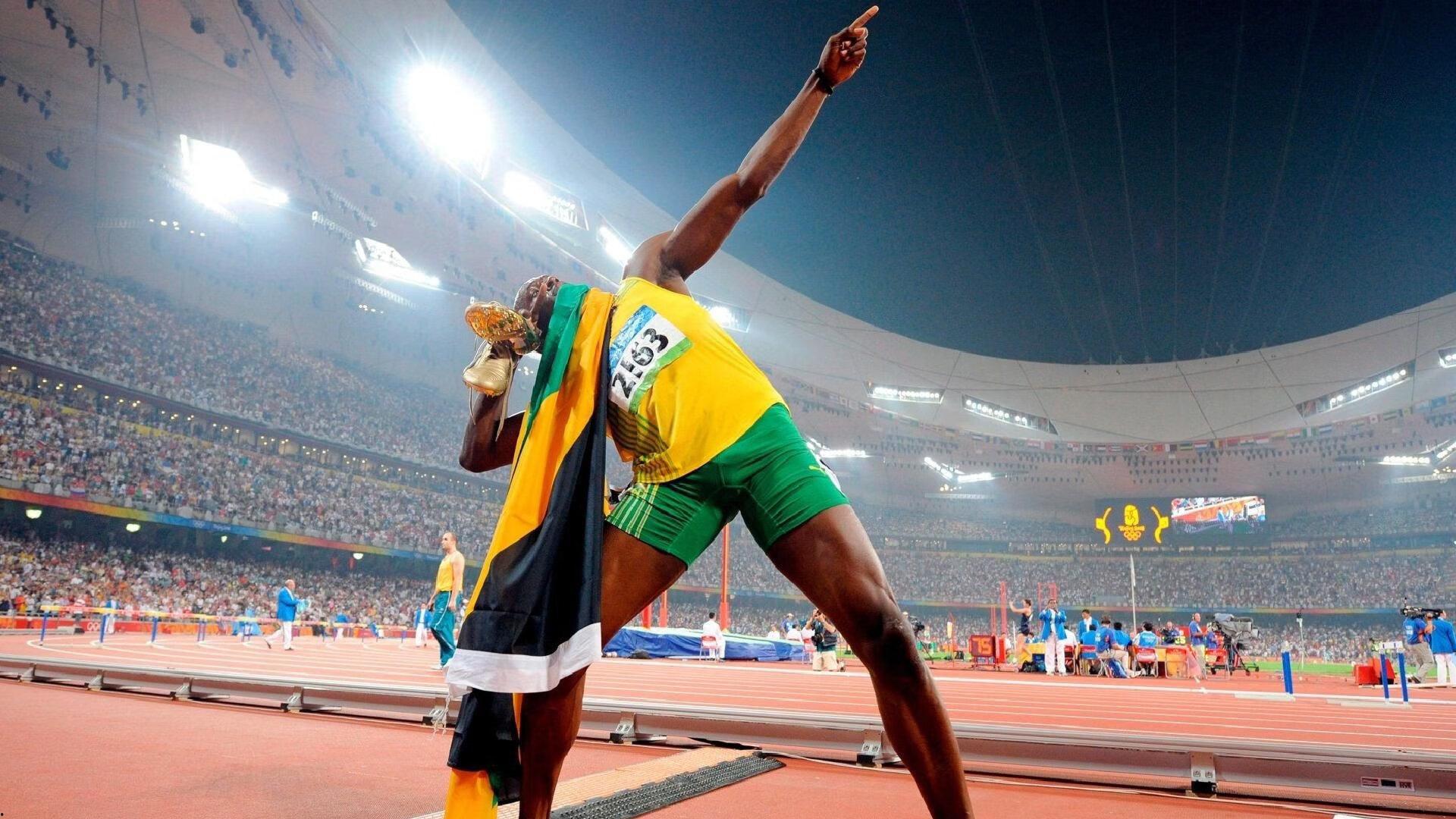 独家直击，国足全副武装抵迪拜 九小时战袍背后的亚洲杯征程