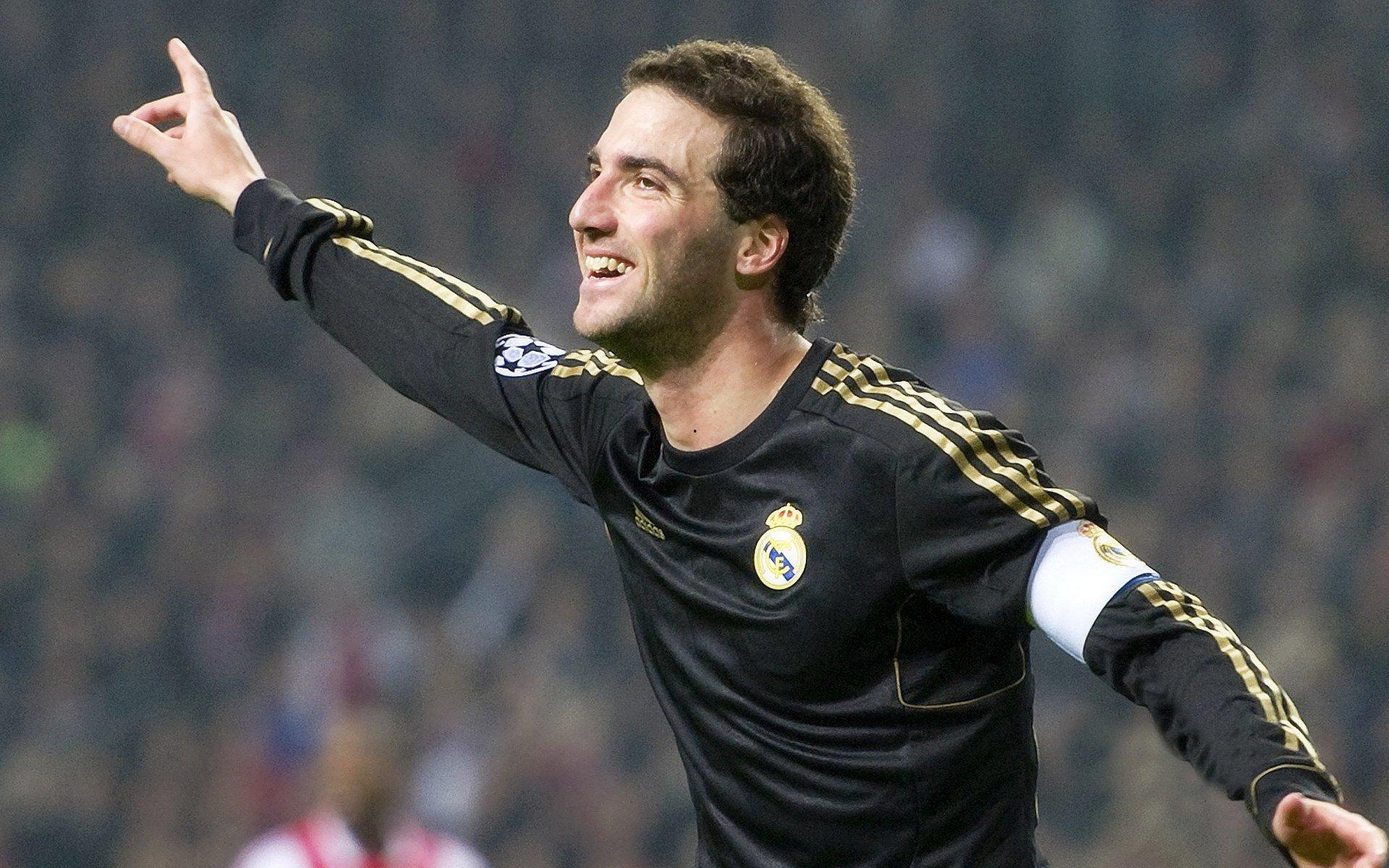 德甲劲旅勒沃库森官宣中国锋线核心加盟，女足赛场沈梦露复出训练引赞誉，新星王钰栋崭露头角